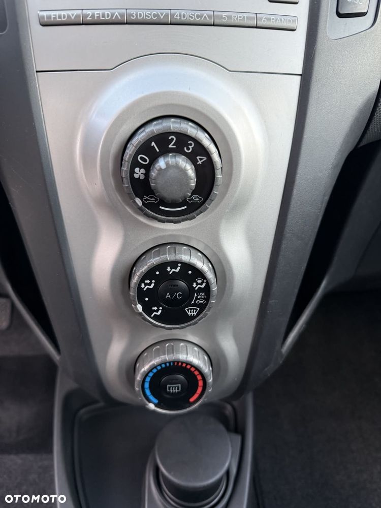 Toyota Yaris 1.3 VVT-i Sol - 30