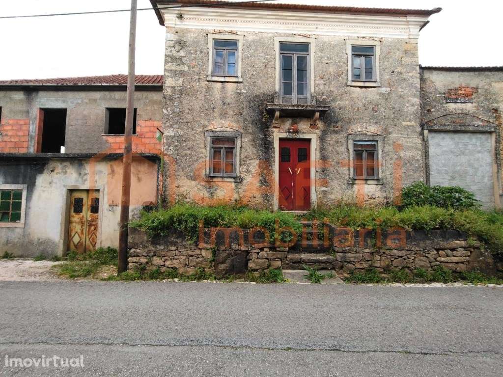 CONJUNTO DE MORADIAS PARA RESTAURO COM VÁRIOS ANEXOS E TERRENO DE C... - Grande imagem: 2/60