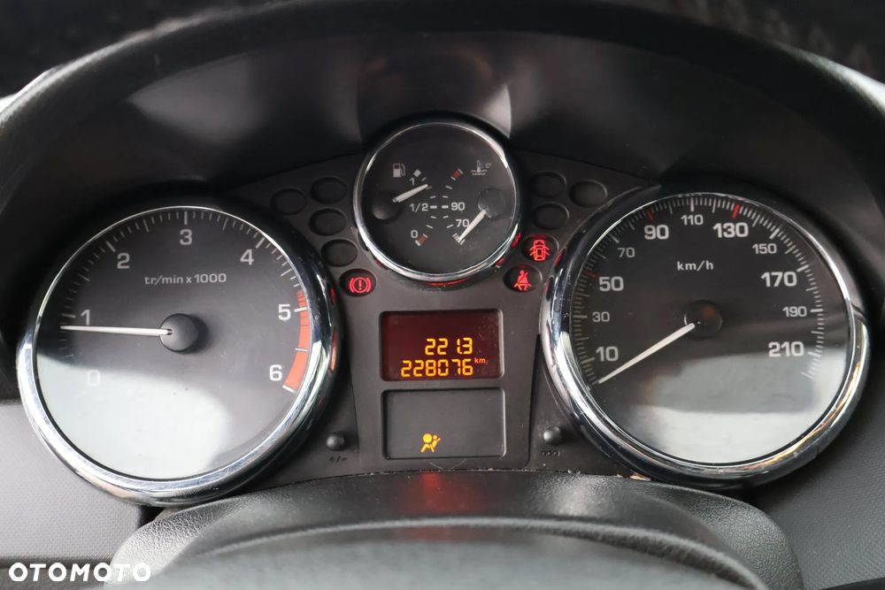 Peugeot 207 - 18