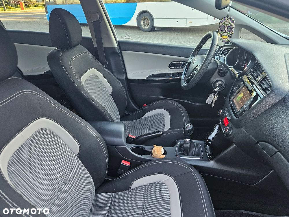 Kia Ceed 1.6 CRDi 136 ISG Dream-Team Edition - 26
