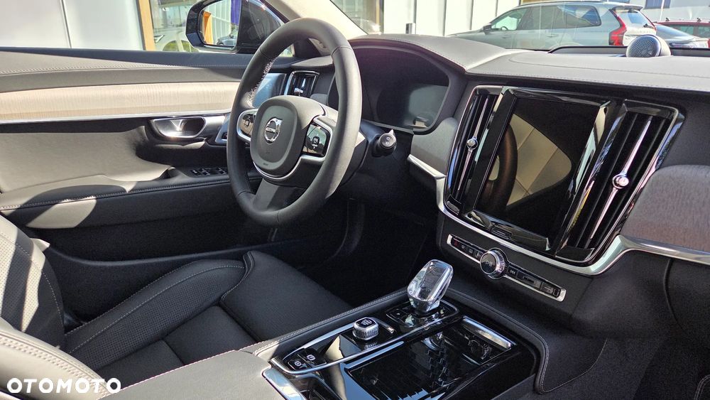 Volvo V90 T6 AWD Plug-In Hybrid Ultra Dark - 12