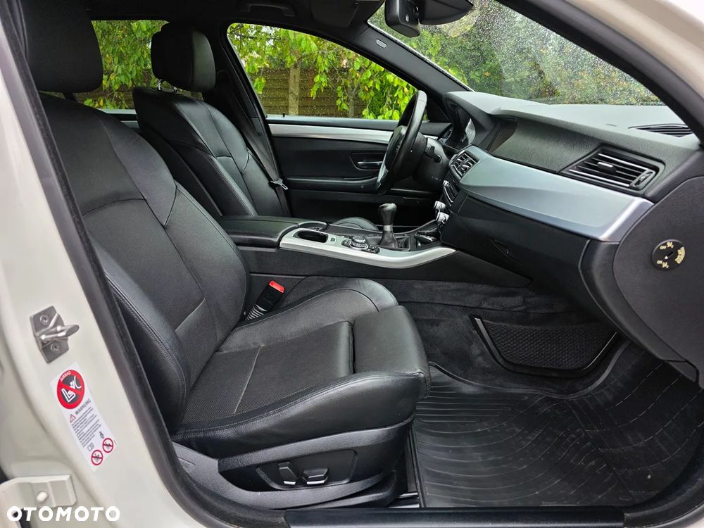 BMW Seria 5 520d - 24