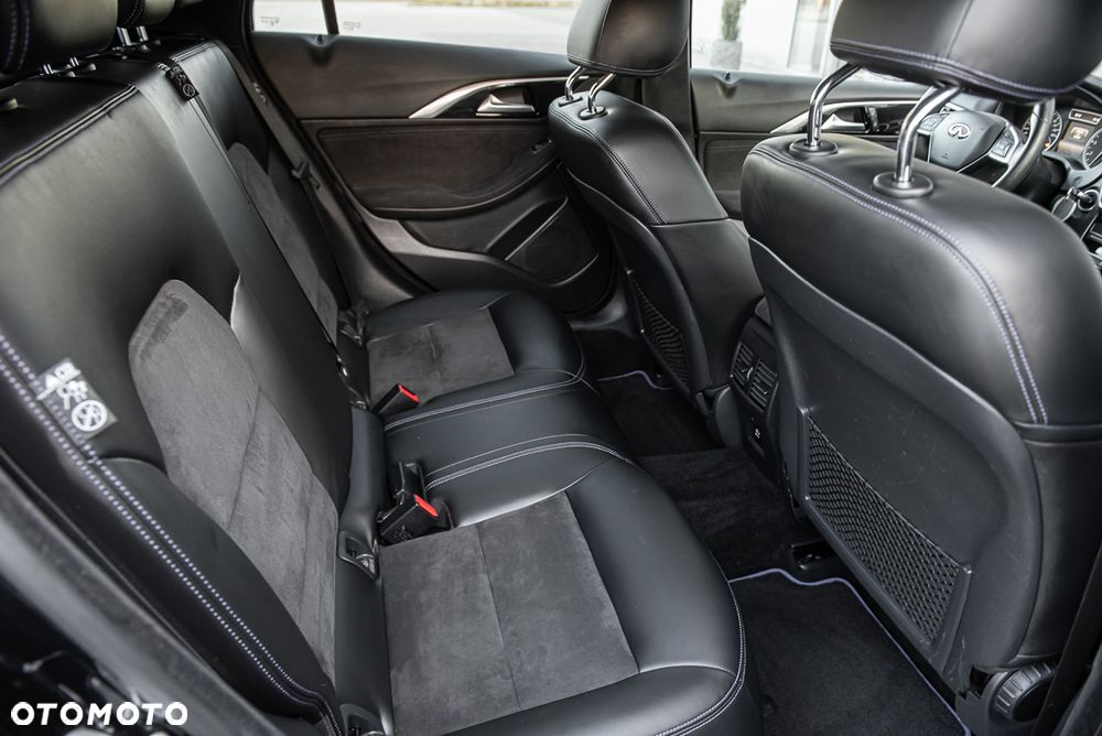 Infiniti Q30 1.6t Premium - 30