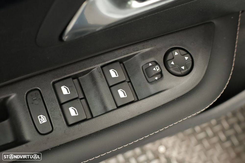 Peugeot 208 1.2 Hybrid Allure e-DCS6 - 20