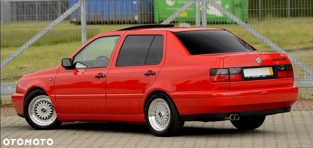Volkswagen Vento - 12