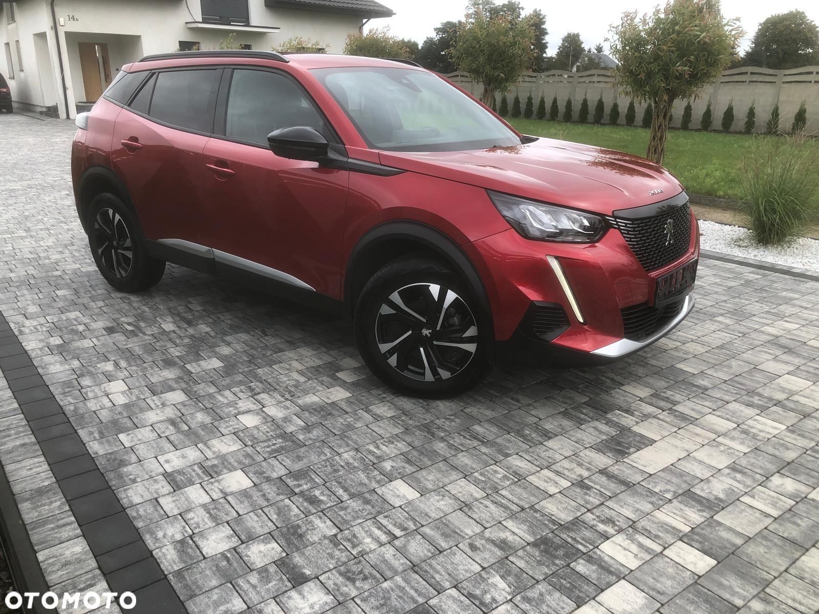 Peugeot 2008 PureTech 130 Allure S&S EAT8 - 4