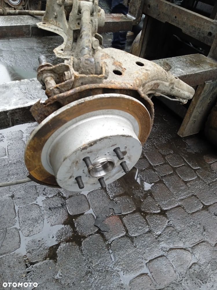 TARCZE HAMULCOWE KOMPLET TOYOTA RAV IV 00-06 D4D 2.0 - 1