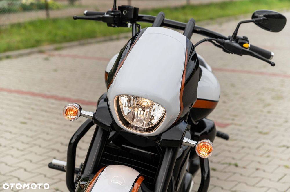 Suzuki Boulevard - 36