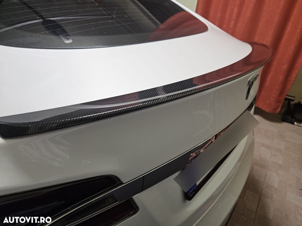 Tesla Model S - 6