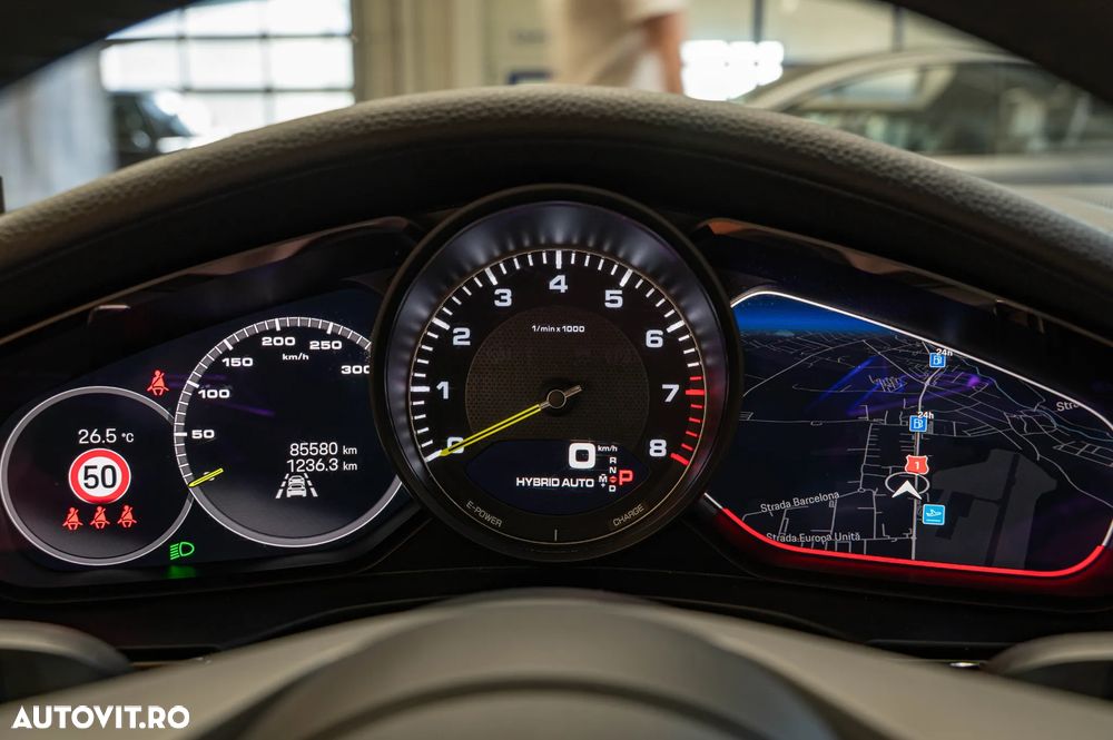 Porsche Panamera 4 E-Hybrid - 18