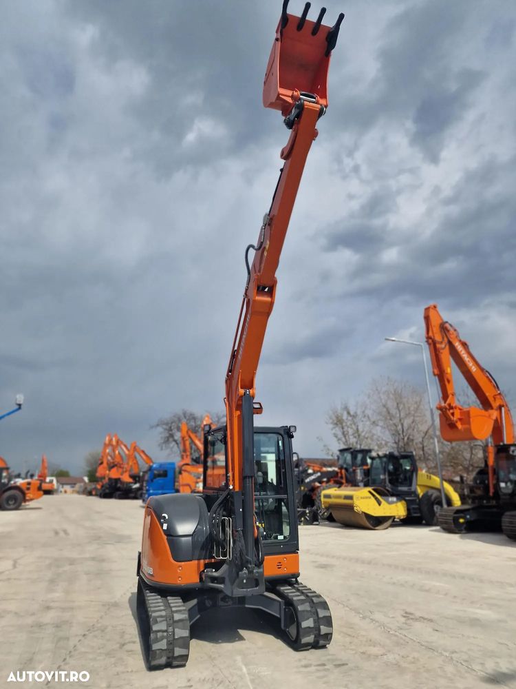 Hitachi ZX65, 6,5tone, 2025, NOU, 66.900 EUR+Tva, PROMOTIE CUPLA RAPIDA+3 CUPE NOI, Aer cond, Inst picon, Ad sapare 4,5m, latime 2m, inaltime 2,55m, posibilitate leasing 5 ani, SUPER PRET 66.900 EUR+Tva - 31