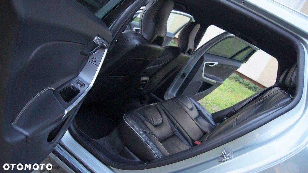 Volvo V60 D3 R-Design - 26