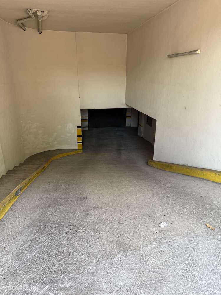 Garagem de 30m² com boa entrada e excelente localização - Grande imagem: 4/4