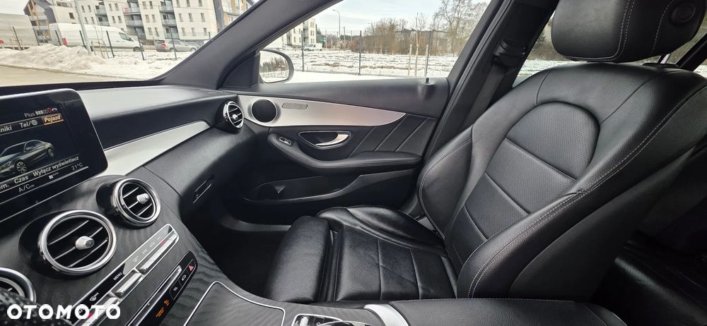 Mercedes-Benz Klasa C 180 9G-TRONIC AMG Line - 32