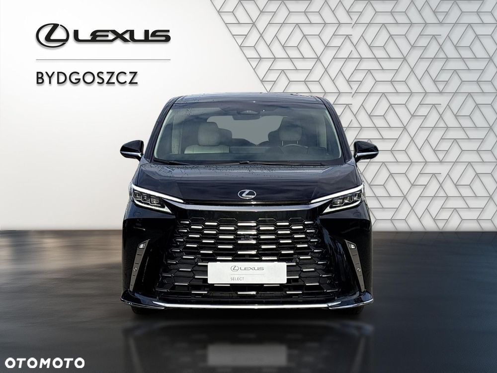 Lexus LM - 2