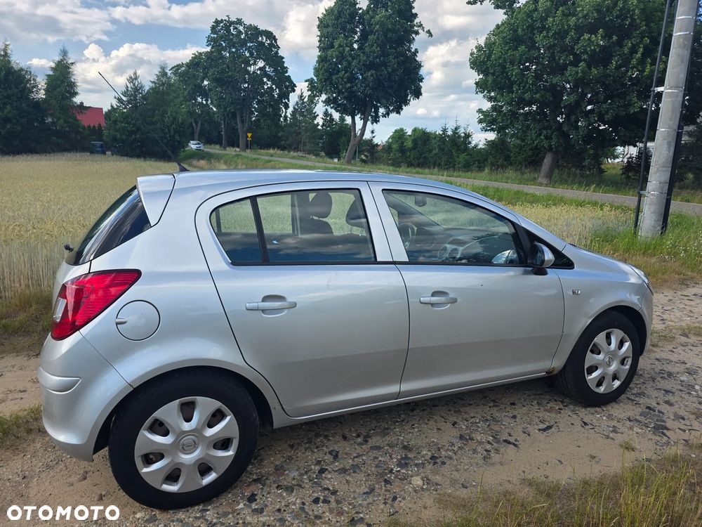 Opel Corsa 1.2 16V Cosmo - 4