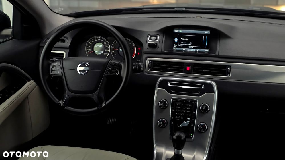 Volvo V70 2012 photo 2
