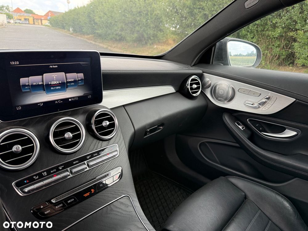 Mercedes-Benz Klasa C AMG 43 4Matic 9G-TRONIC - 23