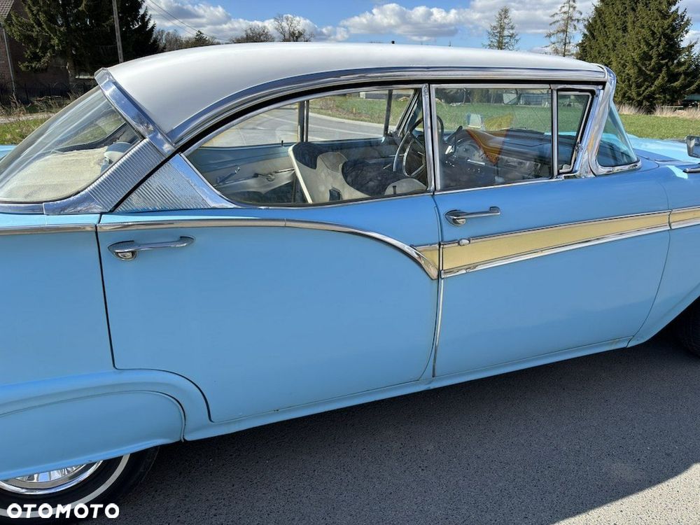 Ford Fairlane - 26