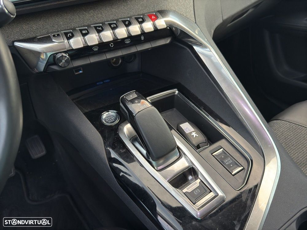 Peugeot 3008 Plug-In Hybrid 225 e-EAT8 Allure Pack - 10