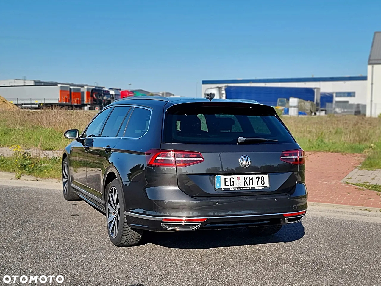 Volkswagen Passat - 11