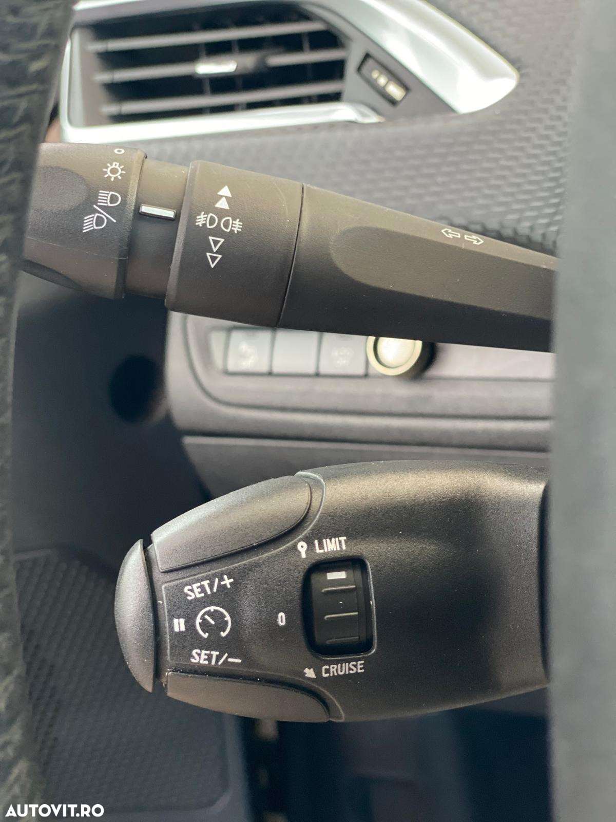 Peugeot 2008 1.2 PureTech Turbo Allure - 19