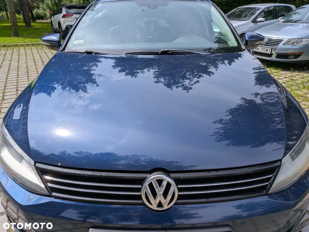 Volkswagen Jetta 2.0 TDI Highline - 11