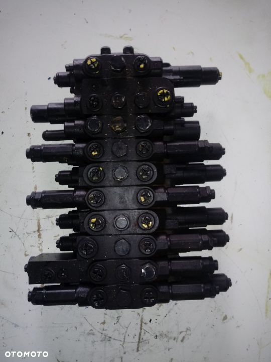 Rozdzielacz hydrauliczny Neuson Kramer 002253315 10 Sekcji - 6