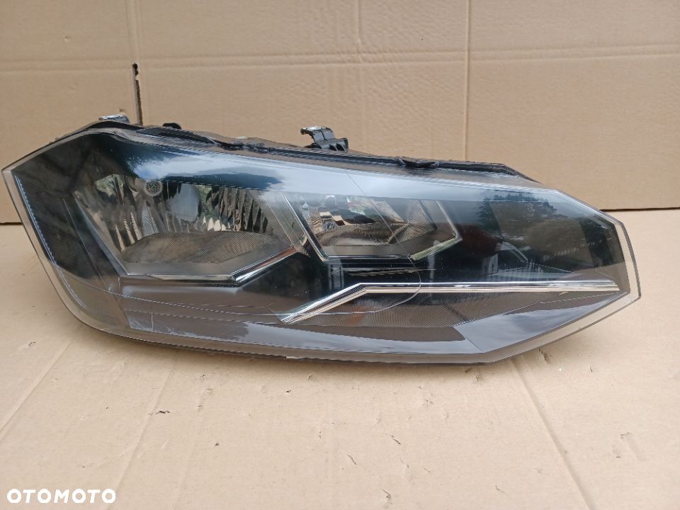 Lampa przednia prawa VW Polo oryg 2G1941006