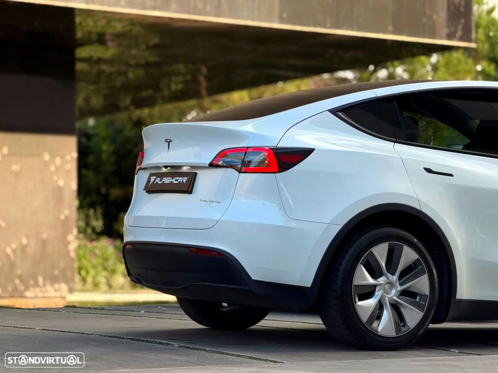 Tesla Model Y Long Range Dual Motor AWD - 4