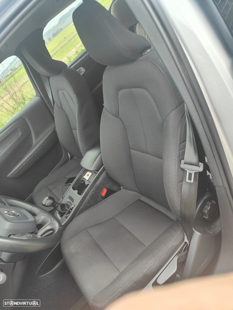 Volvo XC 40 1.5 T3 Tech Edition - 4