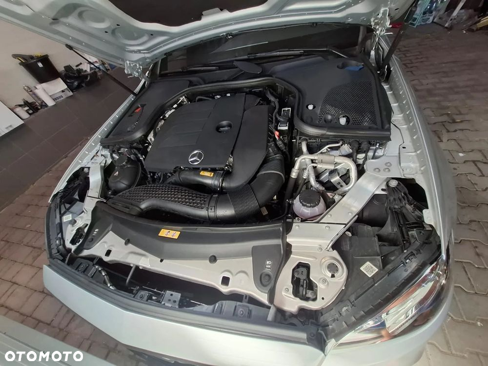Mercedes-Benz Klasa E 250 9G-TRONIC AMG Line - 15