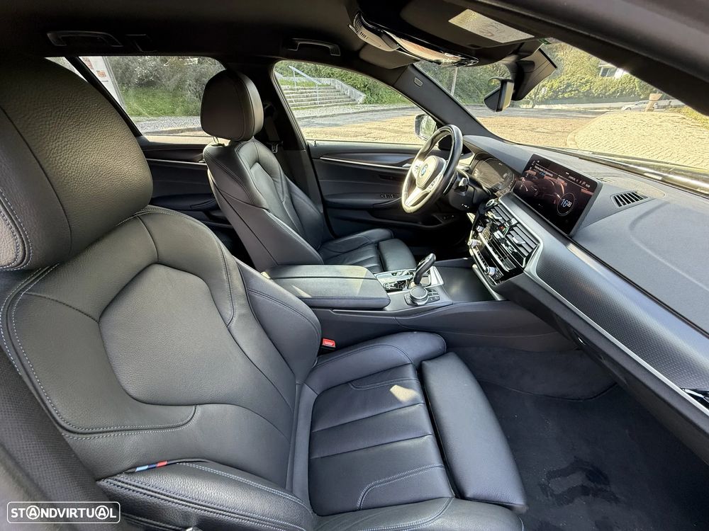 BMW 530 e Pack Desportivo M - 13
