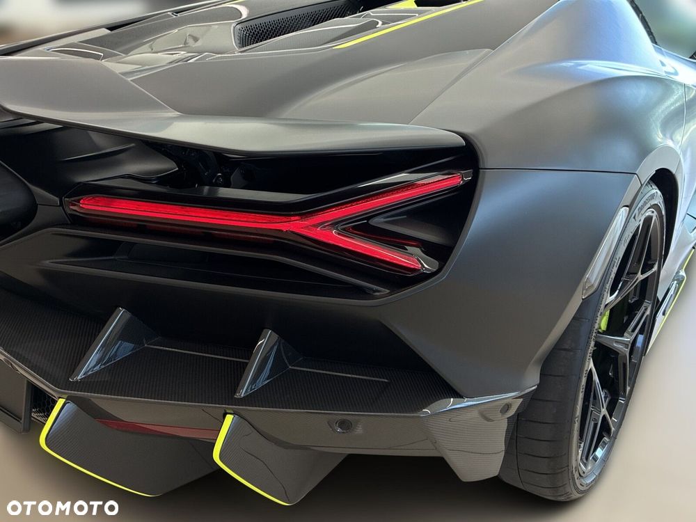 Lamborghini Revuelto - 21