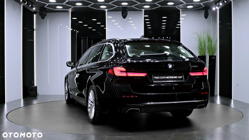 BMW Seria 5 530i GPF Luxury Line sport - 6