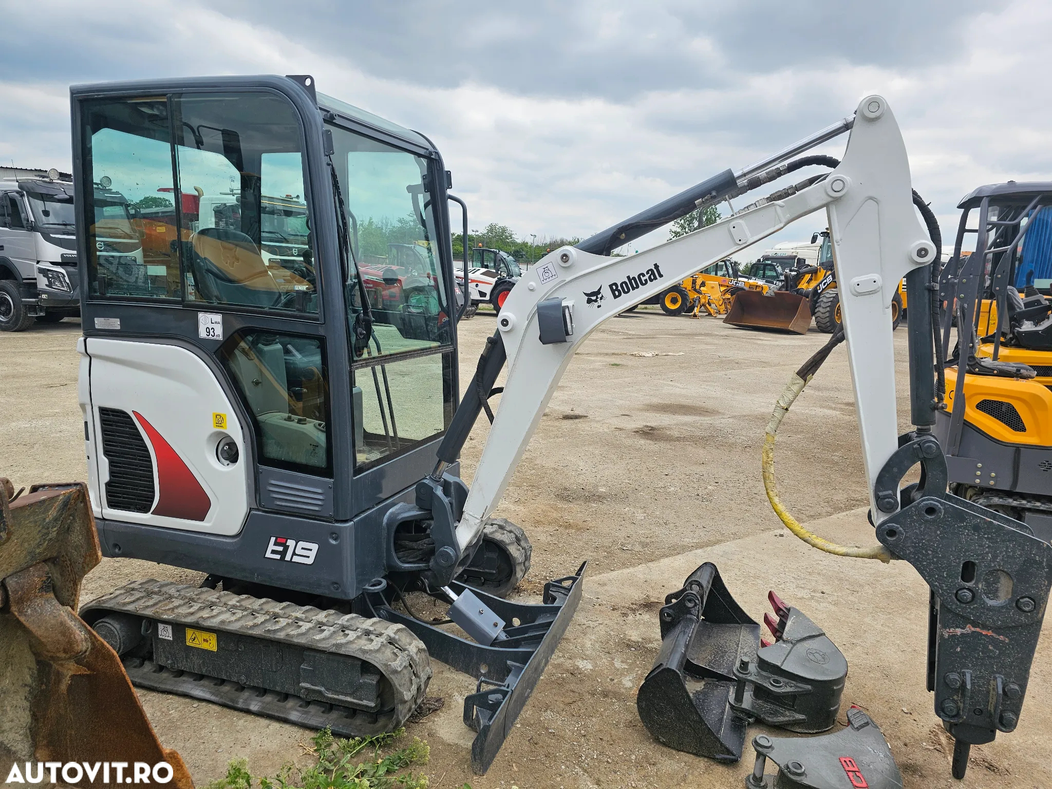 Bobcat E19 miniexcavator full 3cupe+picon - 2
