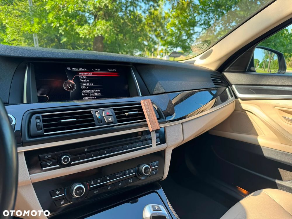 BMW Seria 5 520d xDrive - 22