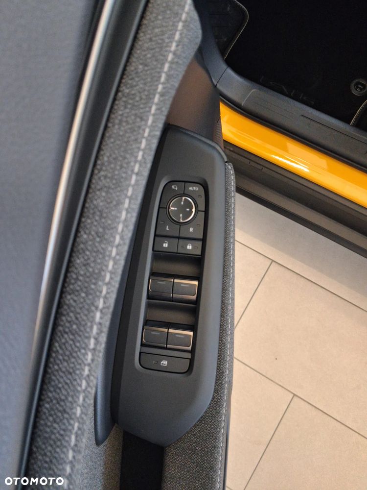Lexus LBX - 10