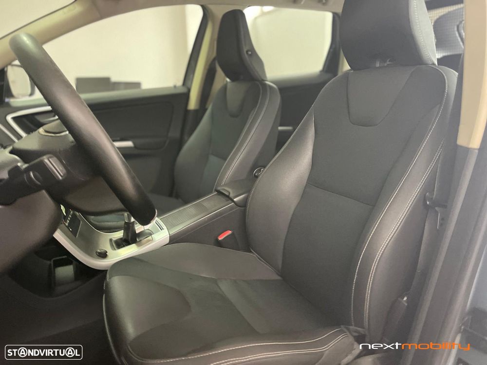 Volvo XC 60 2.0 D3 Drive Momentum - 10