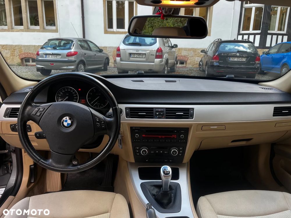 BMW Seria 3 320i - 5