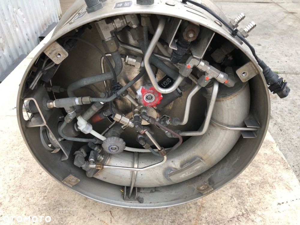 ZBIORNIK PALIWA GAZU LNG  SCANIA L,P,G,R,S - series 2016 - 2022 R410 302 kW [411 KM] 8x4/4 2017 - 5