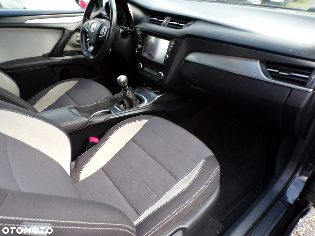 Toyota Avensis - 38