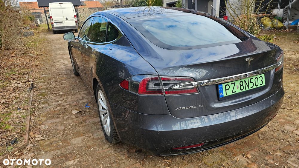 Tesla Model S - 8