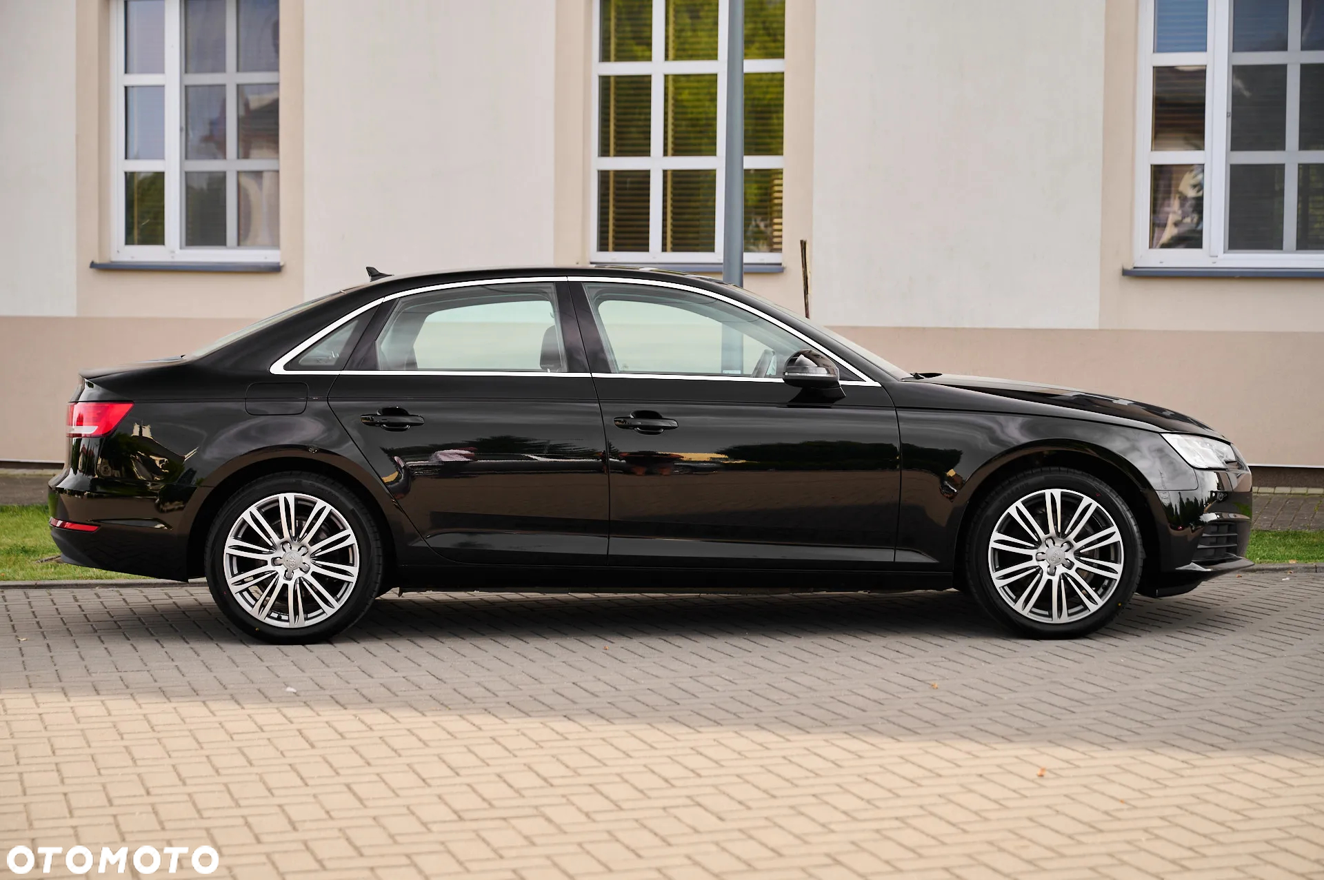 Audi A4 2.0 TDI ultra S tronic design - 14