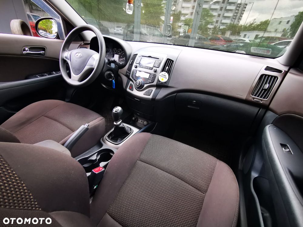 Hyundai i30 1.6 Comfort EU5 - 9