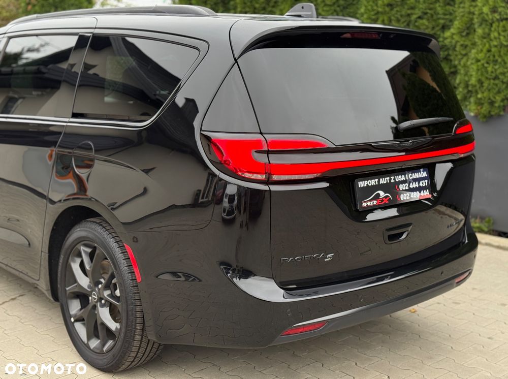 Chrysler Pacifica - 11