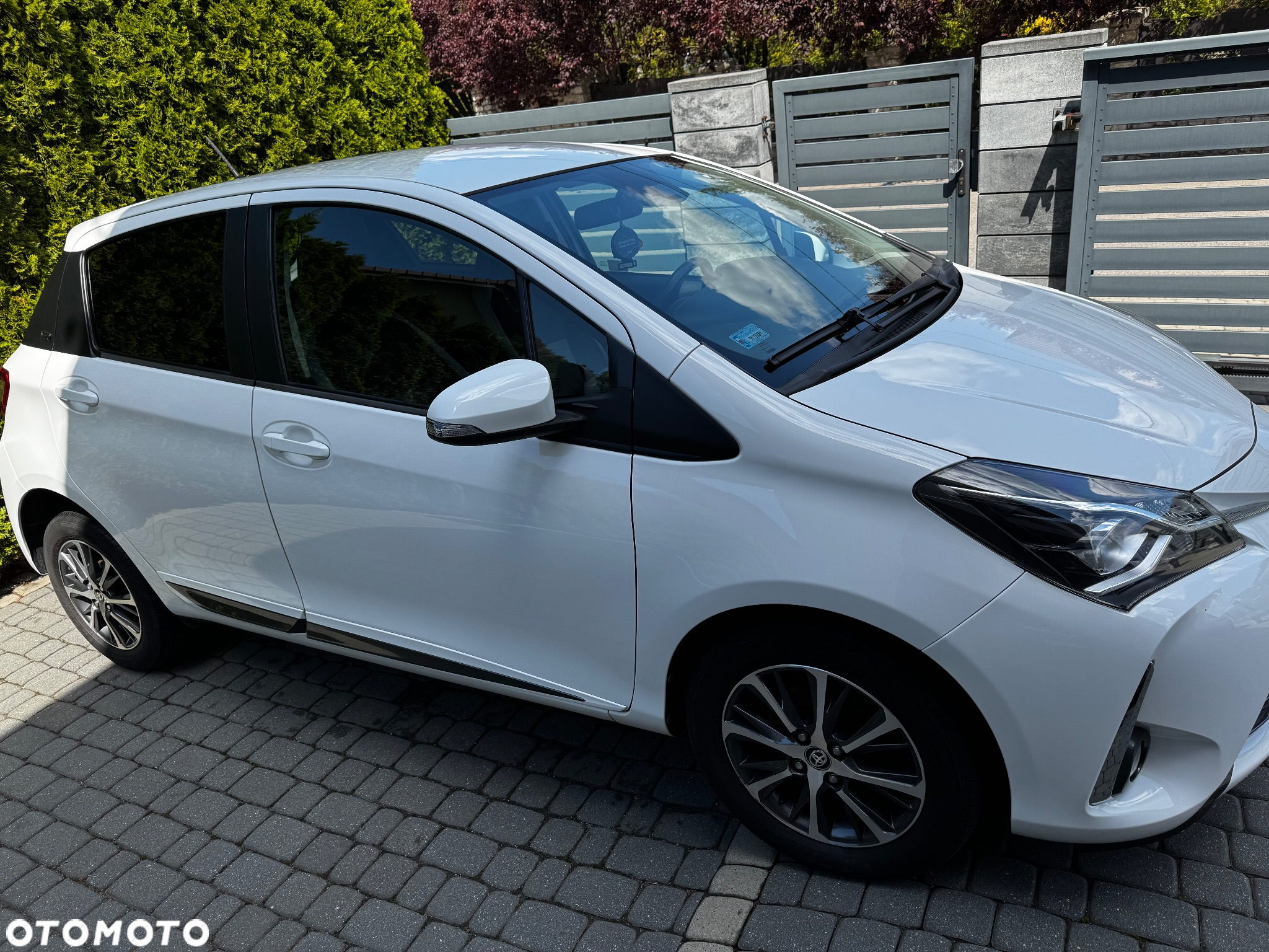 Toyota Yaris 1.5 20th Anniversary CVT - 2
