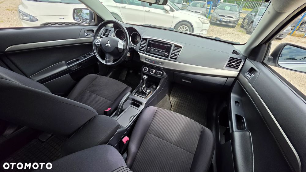 Mitsubishi Lancer 1.6 Invite - 31