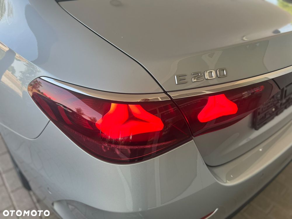 Mercedes-Benz Klasa E 200 mHEV 4-Matic Exclusive 9G-Tronic - 8