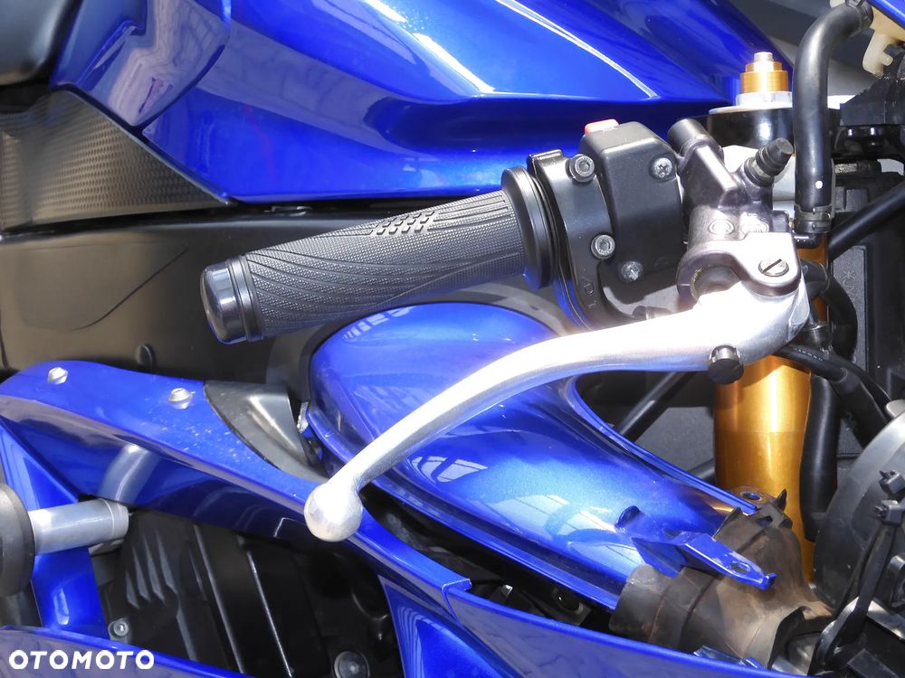 Yamaha R1 - 14